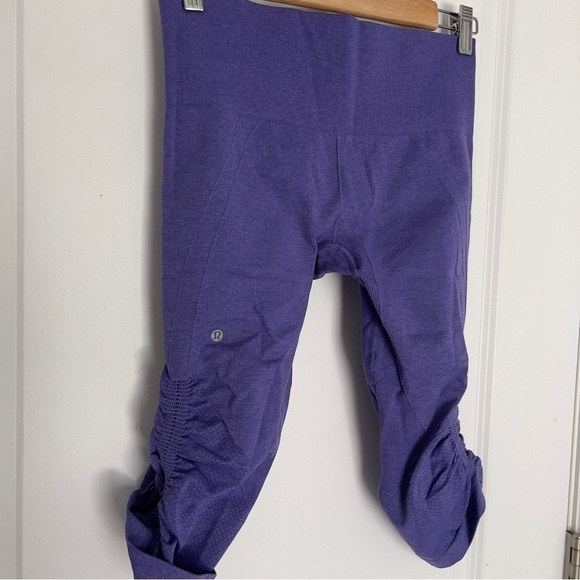 Lululemon In The Flow Crop II
Heathered Iris Flower size 6 - Picture 9 of 9